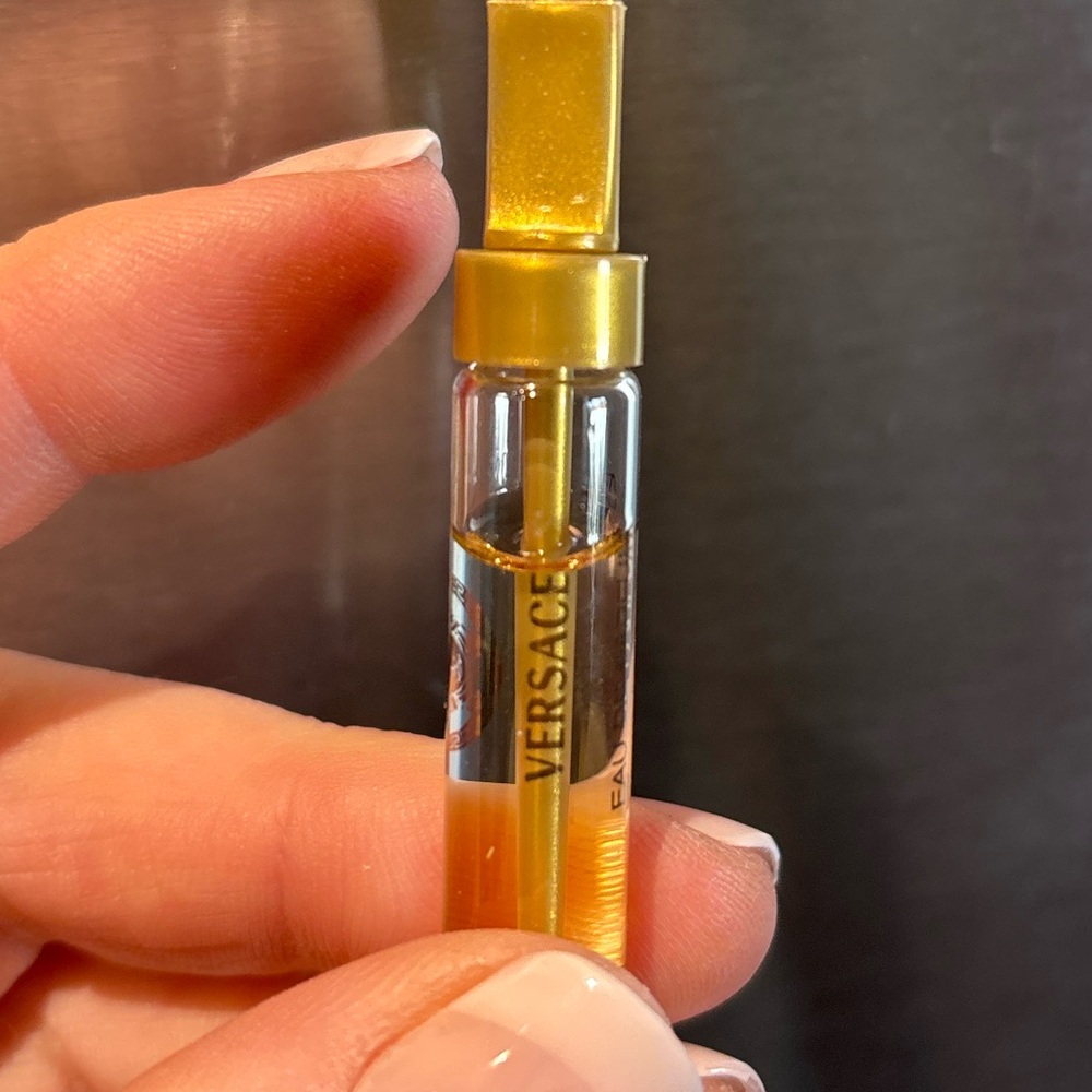 Versace Eau de Parfum mini (1.5 ml) - Picture 2 of 2